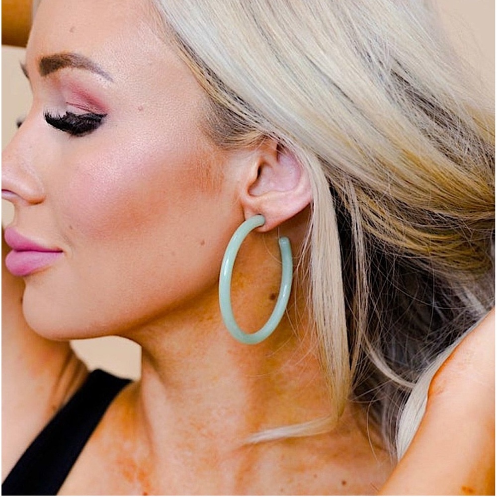 🆕🌿💚RUE27: “SAGE” 55mm Marbled Resin Hoop Earrings